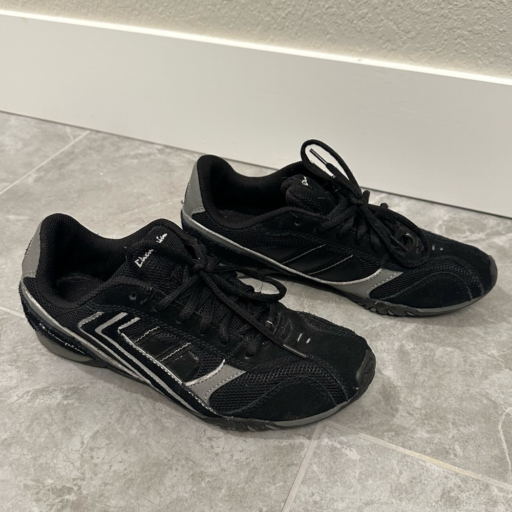 Champion sneaker size 7.5 great conditions black tie shoe